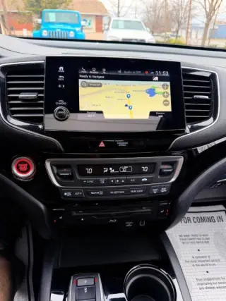 2019 Honda Pilot Touring w/Rear Captain's Chairs