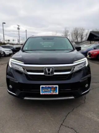 2019 Honda Pilot Touring w/Rear Captain's Chairs