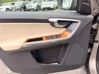 2016 Volvo XC60 T5 Drive-E Platinum