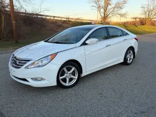 2013 Hyundai SONATA
Limited