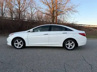 2013 Hyundai SONATA
Limited