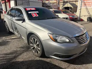 2013 Chrysler 200