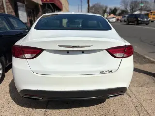 2015 Chrysler 200
S