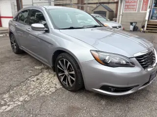 2013 Chrysler 200
Touring