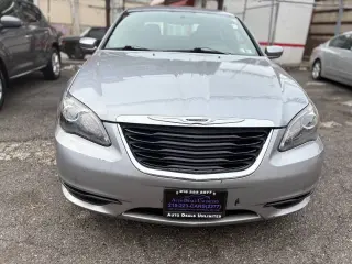 2013 Chrysler 200
Touring