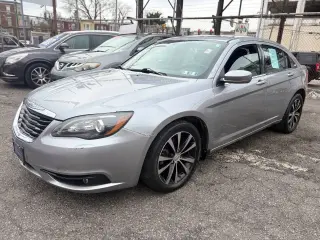 2013 Chrysler 200
Touring
