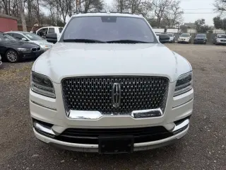 2018 Lincoln Navigator
Select