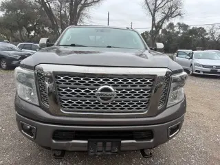 2017 Nissan Titan XD
SL
