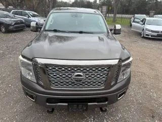 2017 Nissan Titan XD
SL