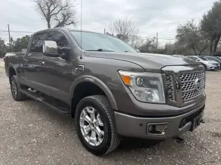 2017 Nissan Titan XD
SL