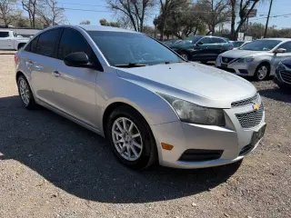 2013 Chevrolet Cruze
LS Auto