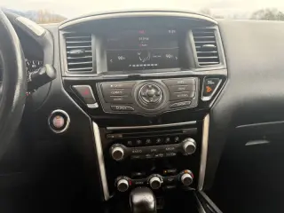 2020 Nissan Pathfinder SV