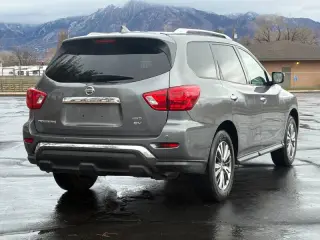 2020 Nissan Pathfinder SV
