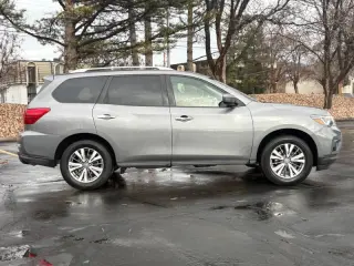 2020 Nissan Pathfinder SV