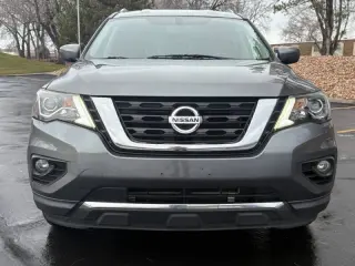 2020 Nissan Pathfinder SV