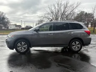2020 Nissan Pathfinder SV
