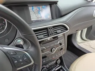 2017 Infiniti QX30 Premium