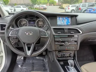 2017 Infiniti QX30 Premium