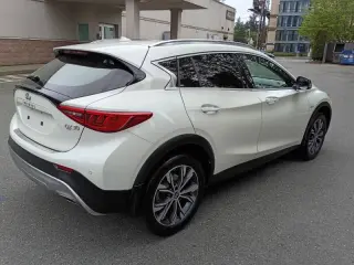 2017 Infiniti QX30 Premium