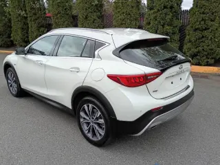 2017 Infiniti QX30 Premium