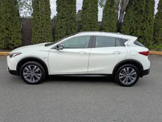 2017 Infiniti QX30 Premium