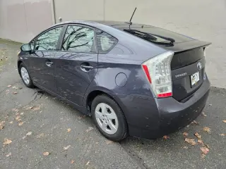 2010 Toyota Prius III
