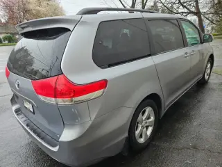 2012 Toyota Sienna LE 8-Passenger