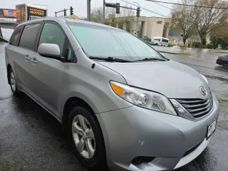 2012 Toyota Sienna LE 8-Passenger
