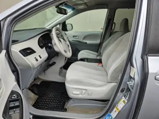 2012 Toyota Sienna LE 8-Passenger