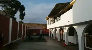 VENDO CASA DE 720M2 MANSICHE