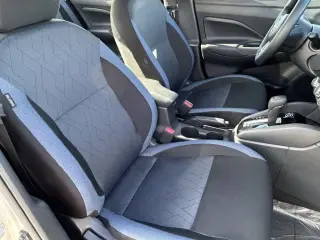 Nissan Versa 2025 SV 4dr Sedan