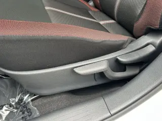 Nissan Versa 2025 SR 4dr Sedan