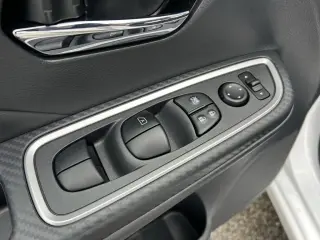 Nissan Versa 2025 SR 4dr Sedan