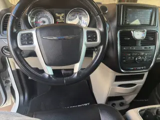 2016 Chrysler Town and Country Touring