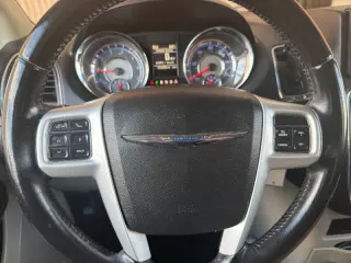 2016 Chrysler Town and Country Touring