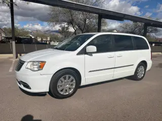 2016 Chrysler Town and Country Touring