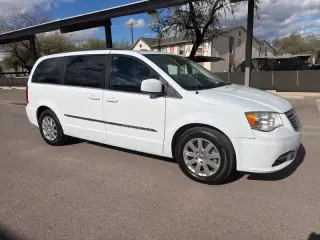2016 Chrysler Town and Country Touring