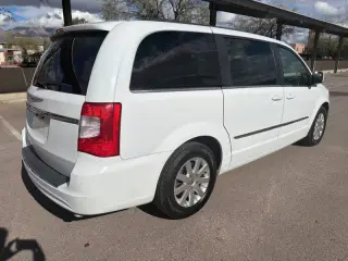 2016 Chrysler Town and Country Touring