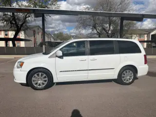 2016 Chrysler Town and Country Touring