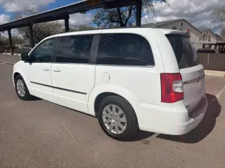 2016 Chrysler Town and Country Touring