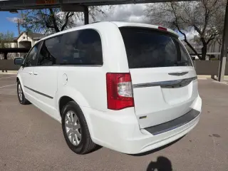 2016 Chrysler Town and Country Touring