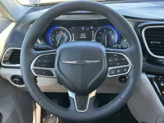 Chrysler Pacifica 2023 Touring L 4dr Mini-Van