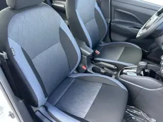 Nissan Versa 2025 SV 4dr Sedan