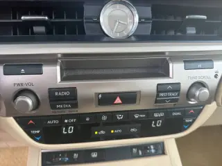 2014 Lexus ES 300h