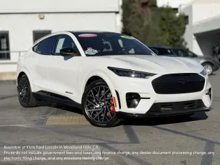 Ford Mustang Mach-E 2023 AWD GT SUV de 4 puertas