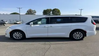 Chrysler Pacifica 2017 Touring-L 4dr Mini-Van