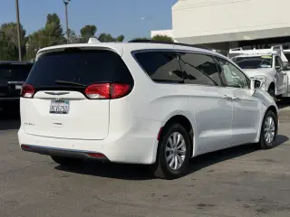 Chrysler Pacifica 2017 Touring-L 4dr Mini-Van