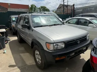 1998 Nissan Pathfinder XE 4WD