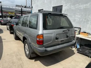 1998 Nissan Pathfinder XE 4WD
