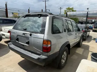 1998 Nissan Pathfinder XE 4WD